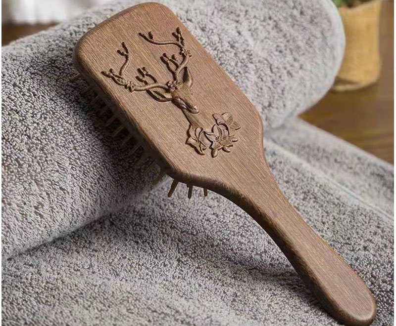European style wooden comb